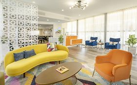 The Sojourn Los Angeles - Sherman Oaks